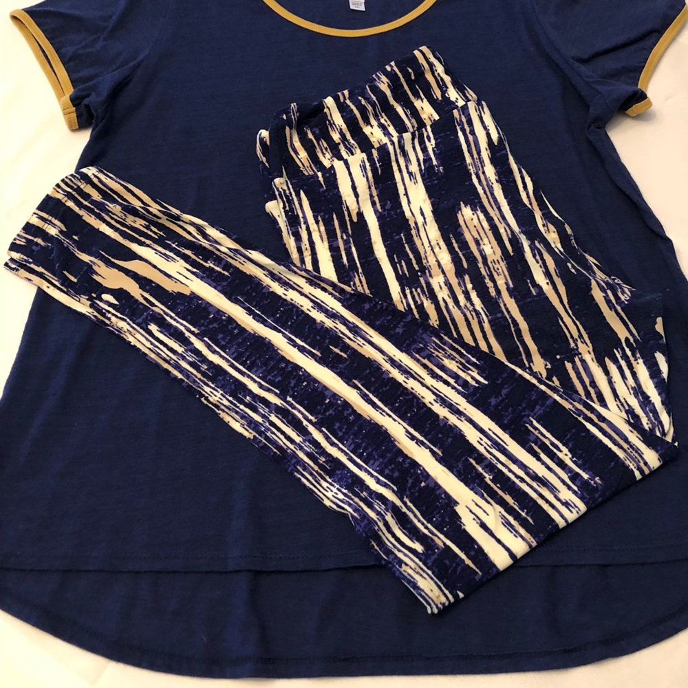 LuLaRoe outfit (Classic T and leggings)